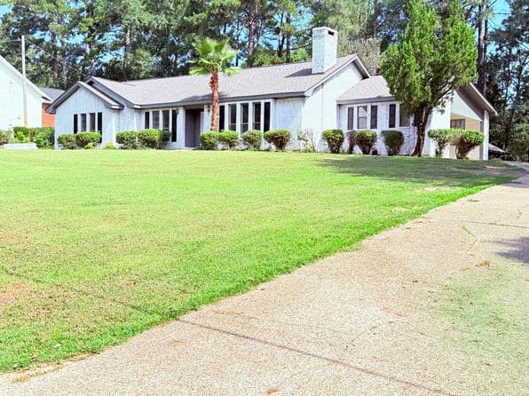 112 Greenwood Dr